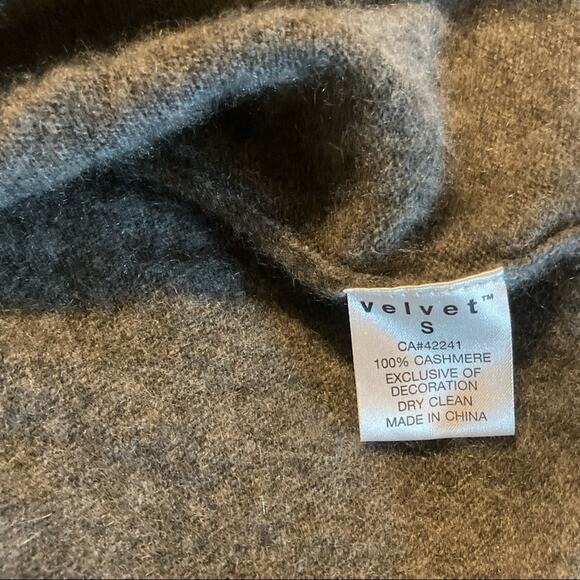 Velvet by Graham & Spencer Gray Cashmere Tie Cardigan with Glitter Lapels- Small - Picture 12 of 13